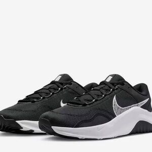 Nike Women’s Black and White Running Sneakers